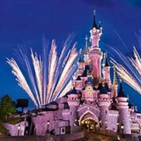 Proche Disney et Paris - Studio terrasse et parking privé Montévrain Buitenkant foto